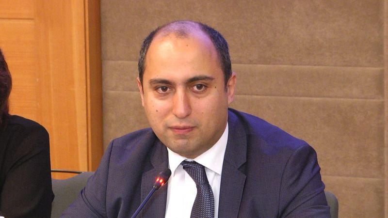 Yevlax təhsilində "ƏNDİRABADİ" OYUNLAR - Zurnaçalan məktəb direktoru, məktəbi dolmaxanaya çevirmiş Zərif-Namidə cütlüyü...