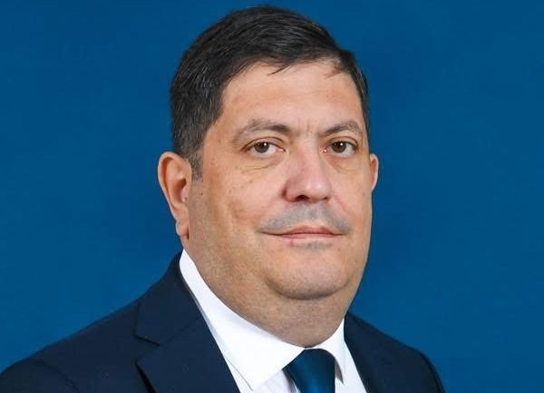 Ustaların pulunu verməyən deputatın biznes SİYAHISI və köməkçisindən “dəyərli” məsləhət