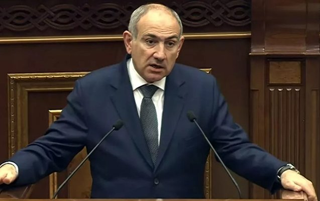 Paşinyan Bakıdakı paraddan danışdı
